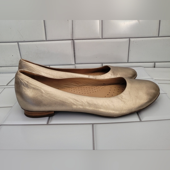 Wirth Ladies Soft Leather Ballet Style Flat Color Metallic Gold Rubber Sole Si - Picture 3 of 9